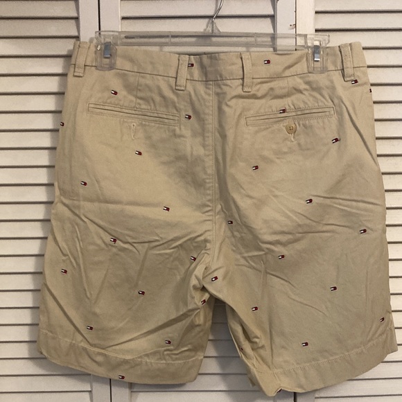 Mens Tommy Hilfiger shorts - Picture 2 of 3